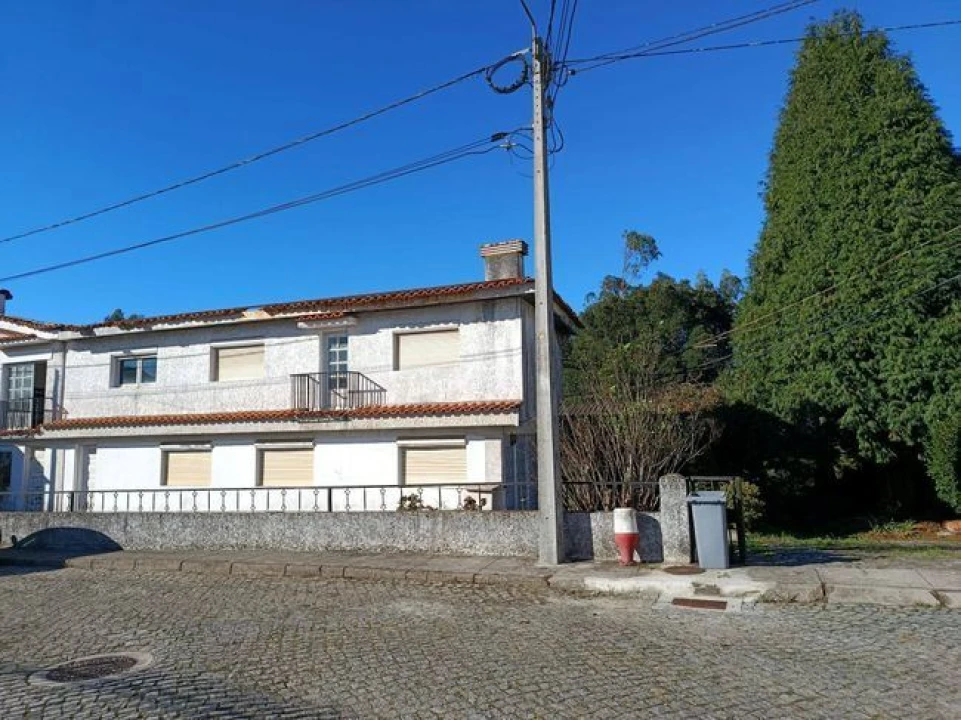 Armazém para Venda em Paços de Brandão Foto 3