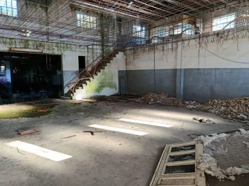 Armazém para Venda em Paços de Brandão