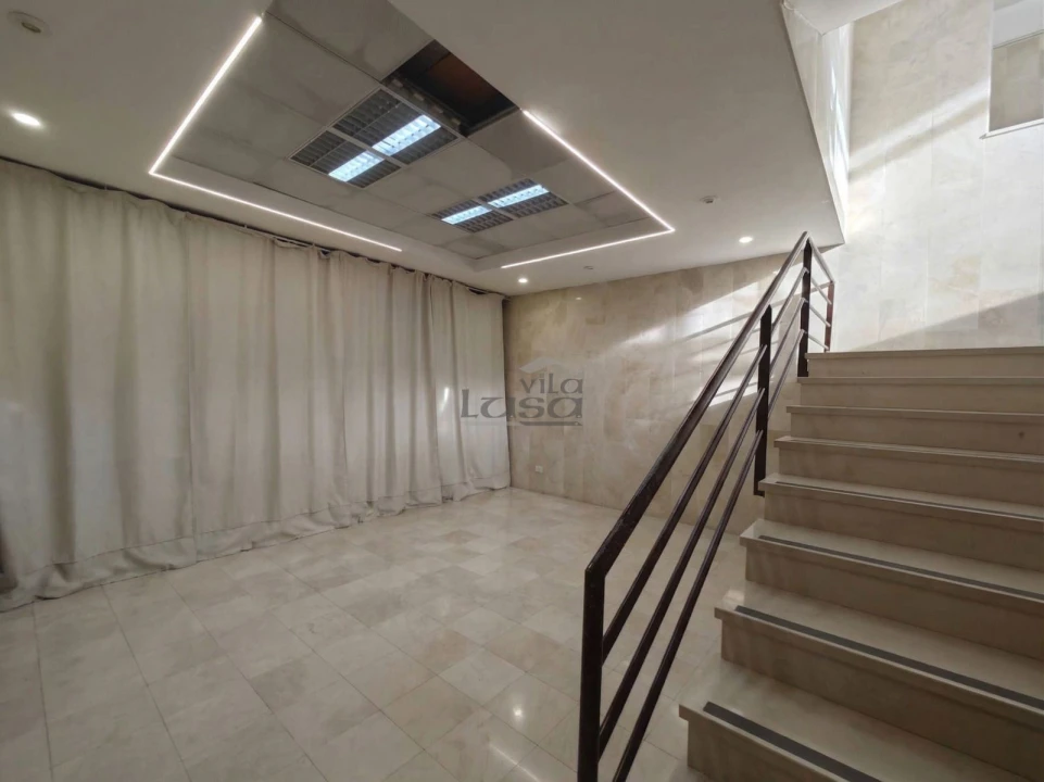 Loja para Venda em Vilar de Andorinho Foto 2