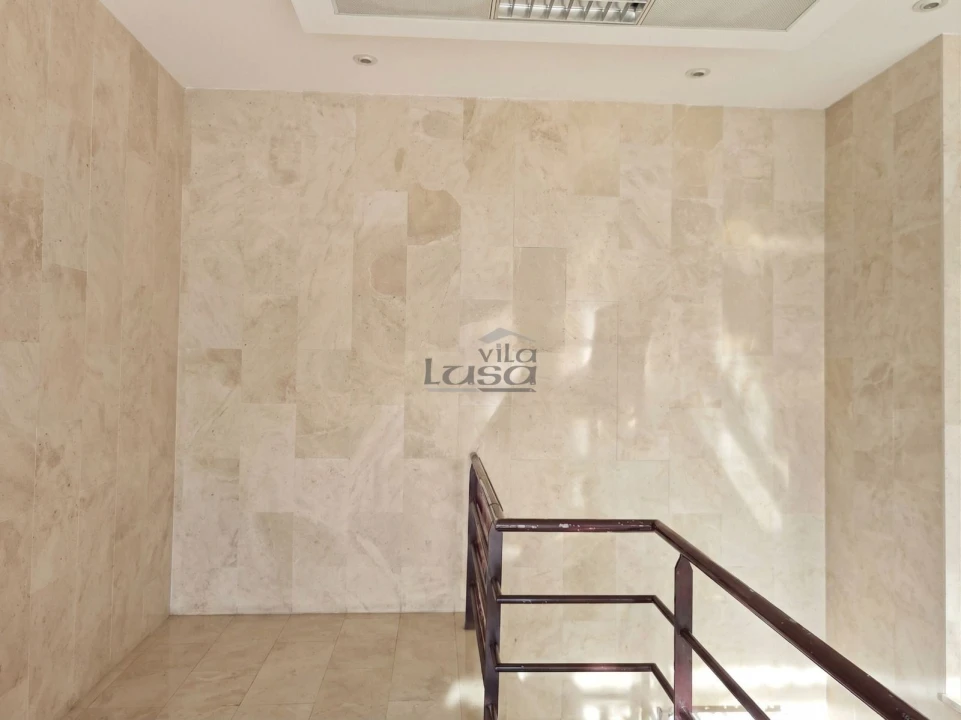 Loja para Venda em Vilar de Andorinho Foto 4