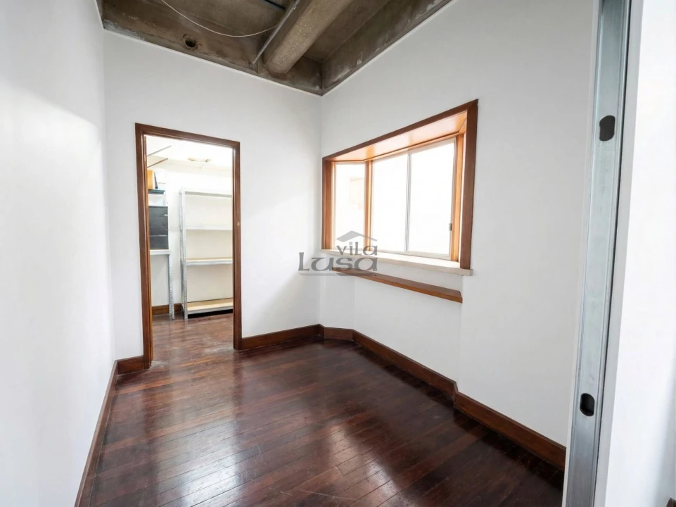 Loja para Venda em Vilar de Andorinho Foto 9