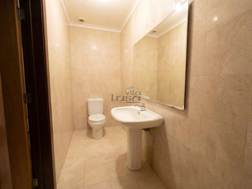 Loja para Venda em Vilar de Andorinho Foto 21