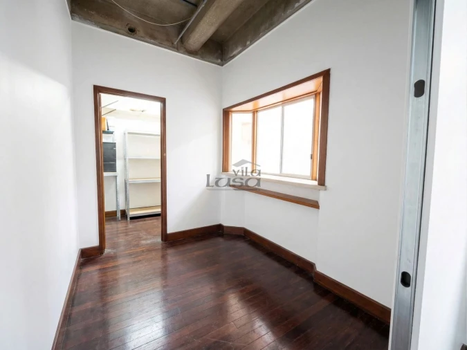 Loja para Venda em Vilar de Andorinho Foto 9