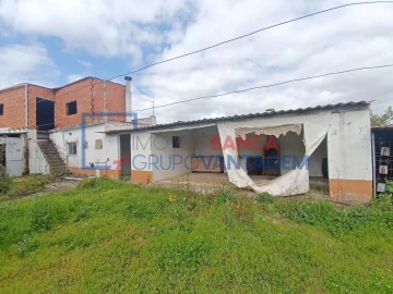 Moradia T3 para Venda em Benfica do Ribatejo