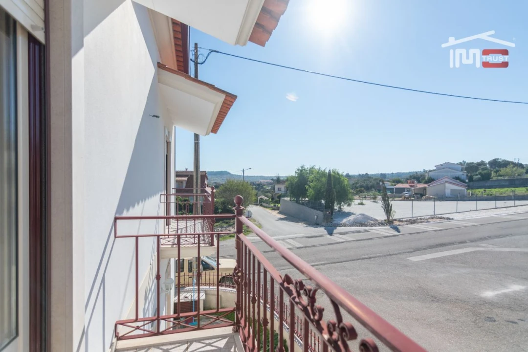 Moradia T3 para Arrendamento em Atouguia Foto 8