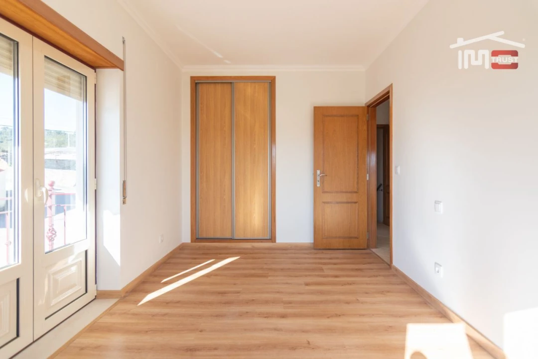 Moradia T3 para Arrendamento em Atouguia Foto 14