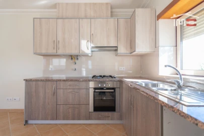 Moradia T3 para Arrendamento em Atouguia