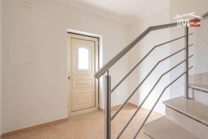 Moradia T3 para Arrendamento em Atouguia