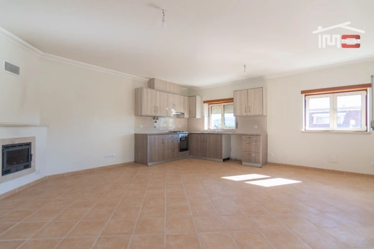 Moradia T3 para Arrendamento em Atouguia Foto 2