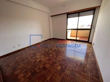 Apartamento T2 para Venda em Agualva e Mira-Sintra