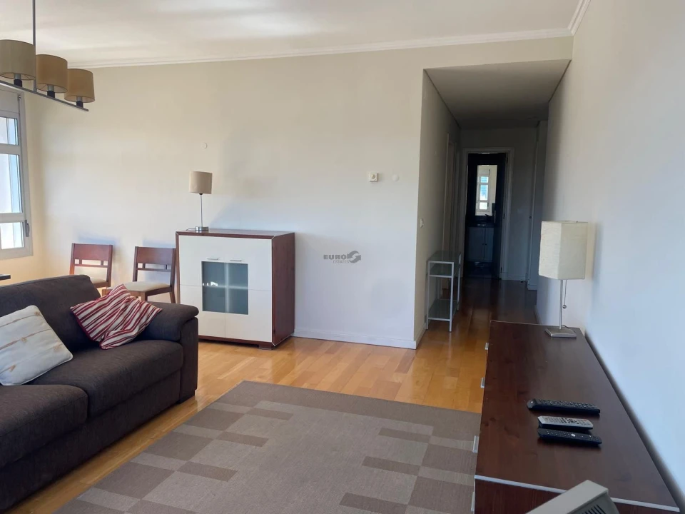 Apartamento T1 para Arrendamento em Campolide Foto 7
