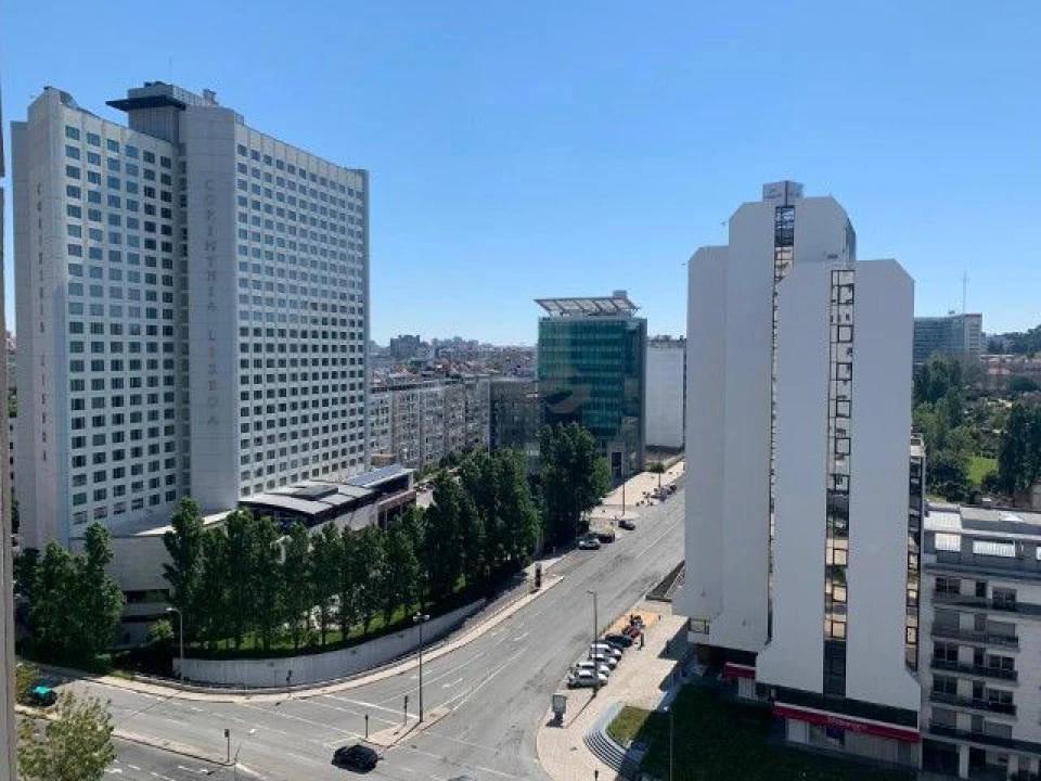 Apartamento T1 para Arrendamento em Campolide Foto 23