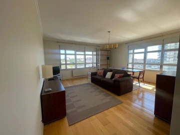 Apartamento T1 para Arrendamento em Campolide