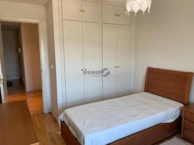 Apartamento T1 para Arrendamento em Campolide Foto 4