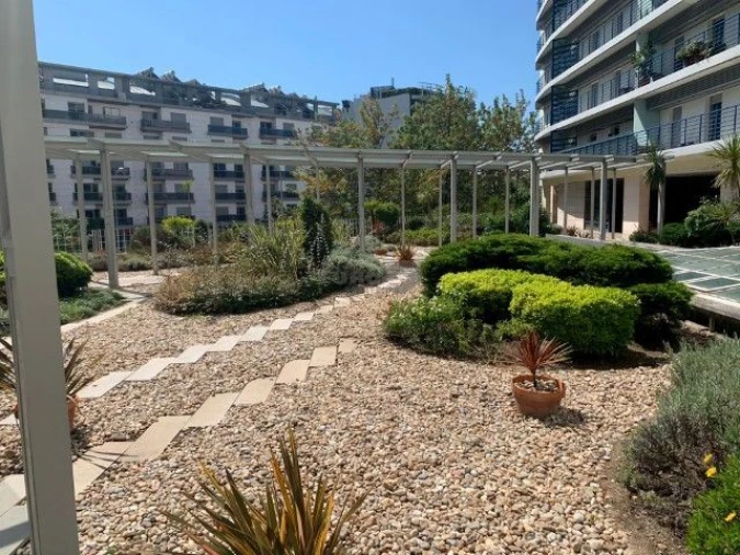 Apartamento T1 para Arrendamento em Campolide Foto 18