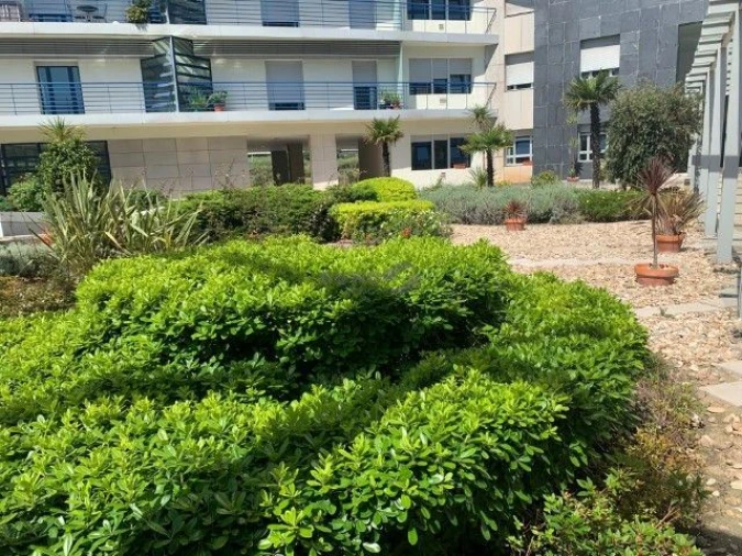 Apartamento T1 para Arrendamento em Campolide Foto 19