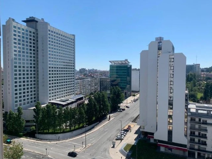 Apartamento T1 para Arrendamento em Campolide Foto 23