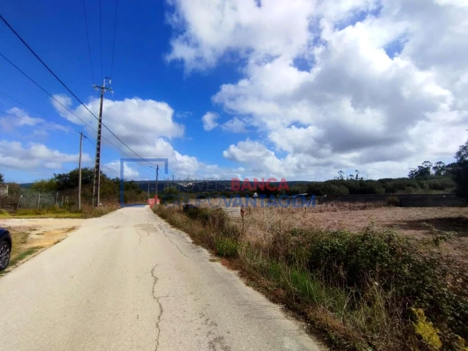 Terreno Comércio / Armazém para Venda em Turquel Foto 3