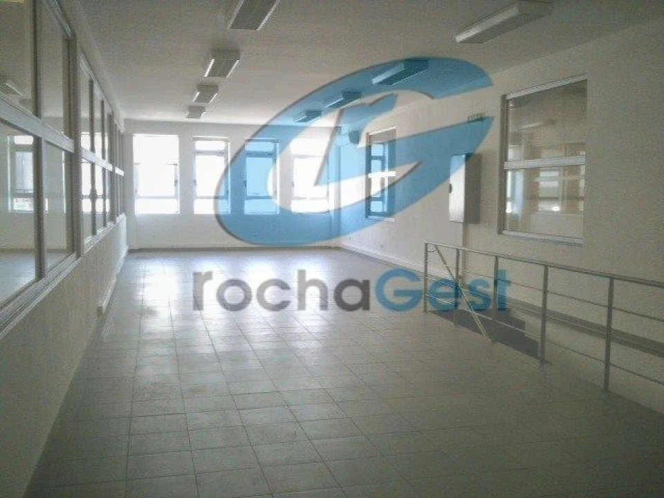 Armazém para Arrendamento em Canelas Foto 3