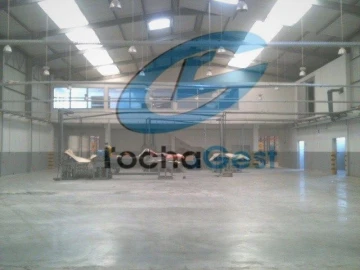 Armazém para Arrendamento em Canelas