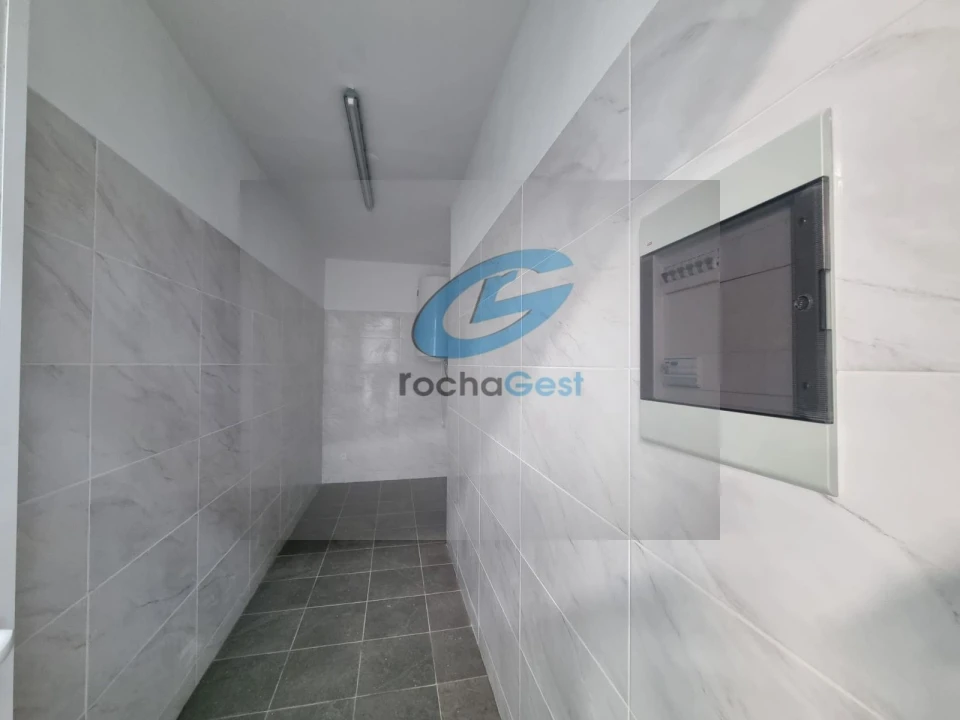 Armazém para Arrendamento em Serzedo e Perosinho Foto 6