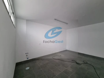 Armazém para Arrendamento em Serzedo e Perosinho