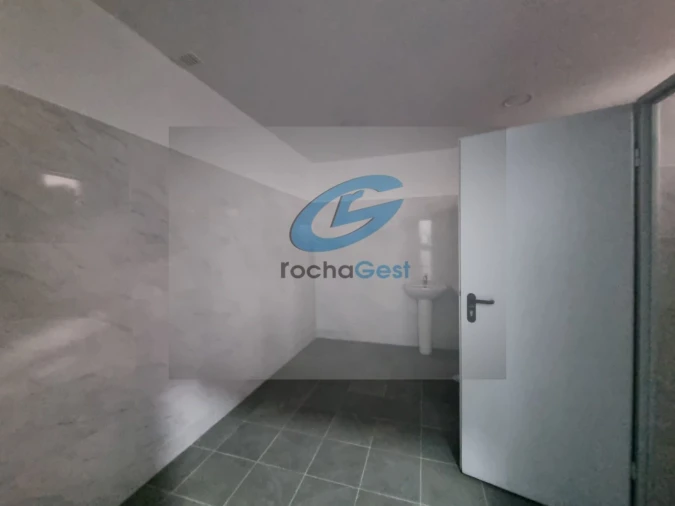 Armazém para Arrendamento em Serzedo e Perosinho Foto 8