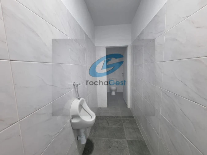 Armazém para Arrendamento em Serzedo e Perosinho Foto 9