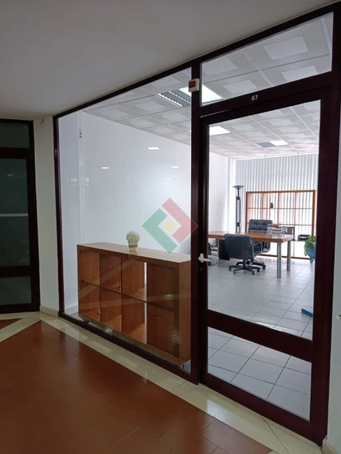 Loja para Arrendamento em Sé e São Lourenço