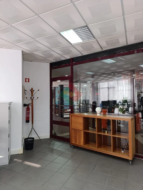 Loja para Arrendamento em Sé e São Lourenço