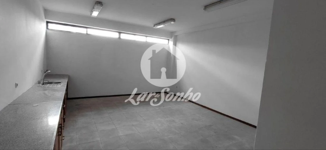 Armazém para Arrendamento em Pousa Foto 3