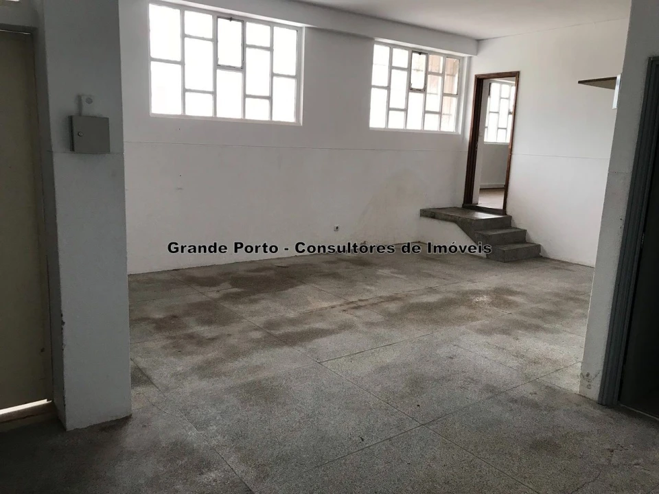 Armazém para Venda em Paranhos Foto 1