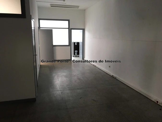 Armazém para Venda em Paranhos Foto 2