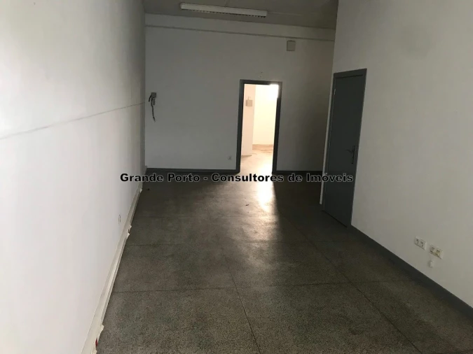 Armazém para Venda em Paranhos Foto 5