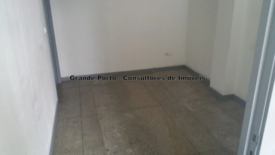 Armazém para Venda em Paranhos Foto 6