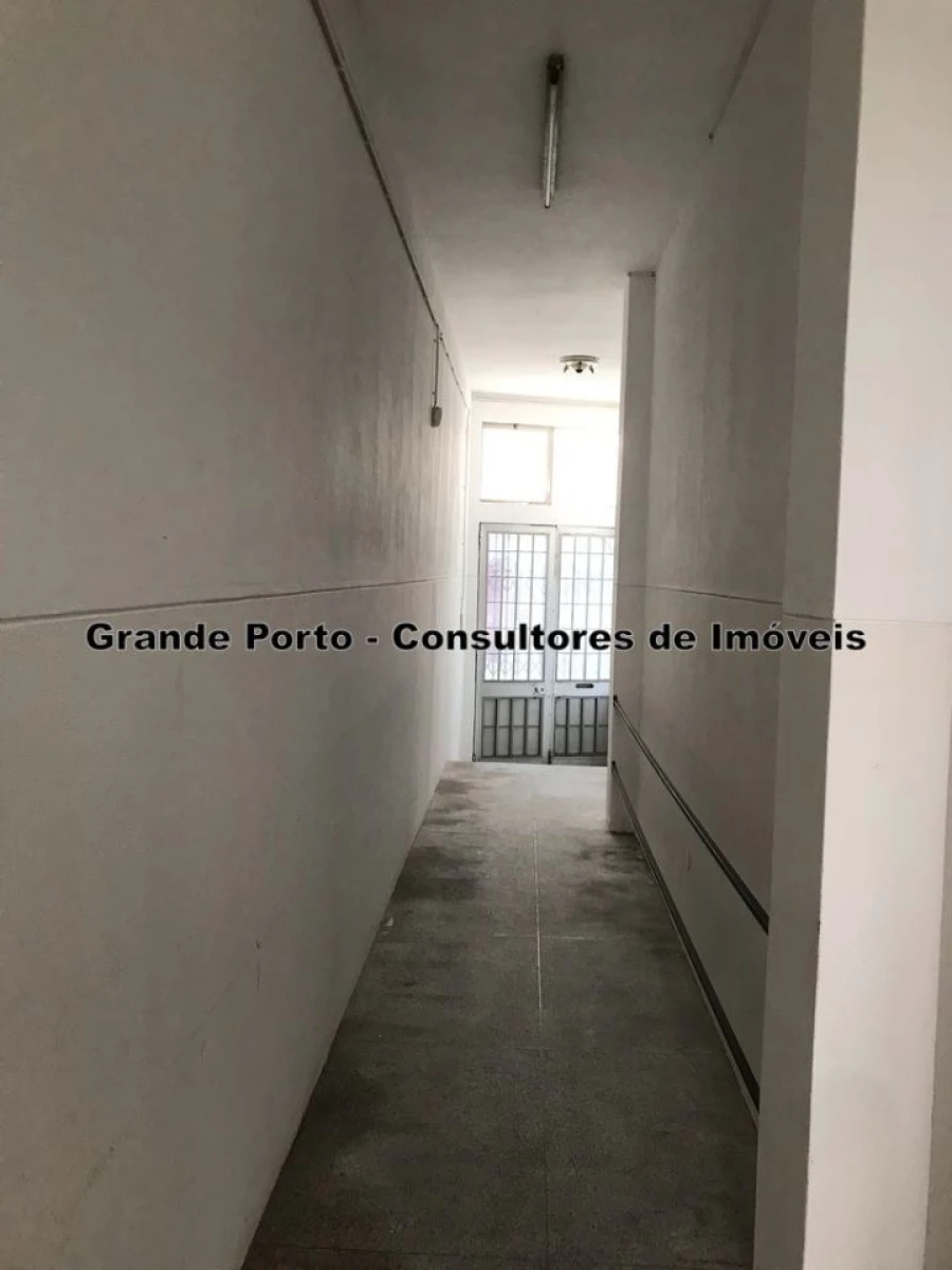 Armazém para Venda em Paranhos Foto 10