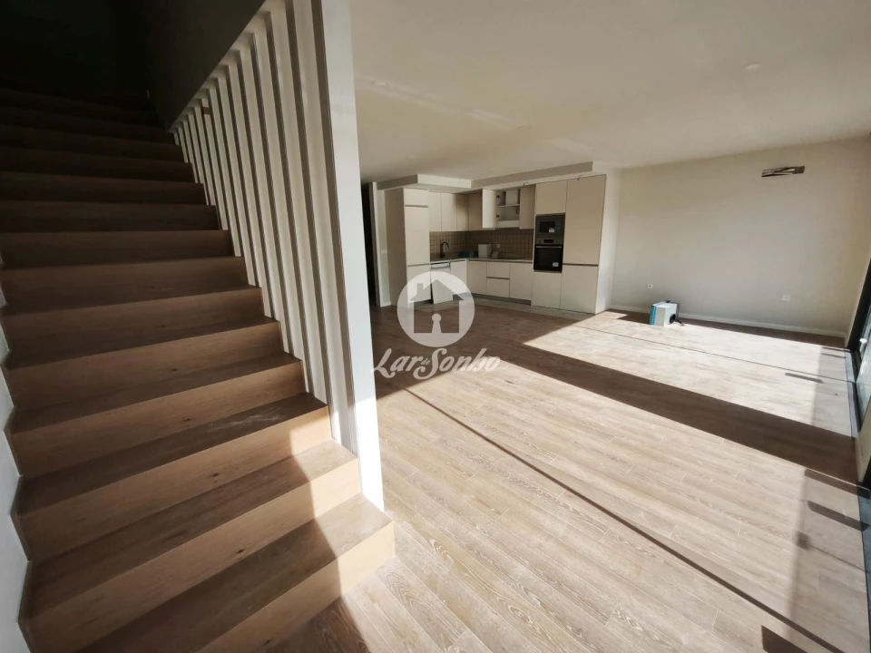 Apartamento T4 para Venda em Arcozelo Foto 4