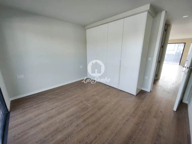 Apartamento T4 para Venda em Arcozelo Foto 9