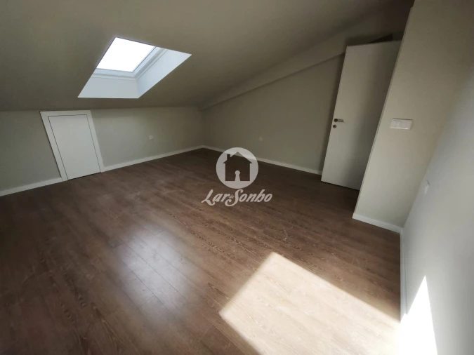 Apartamento T4 para Venda em Arcozelo Foto 16