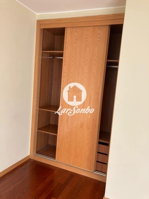 Apartamento T1 para Venda em Nogueira e Silva Escura