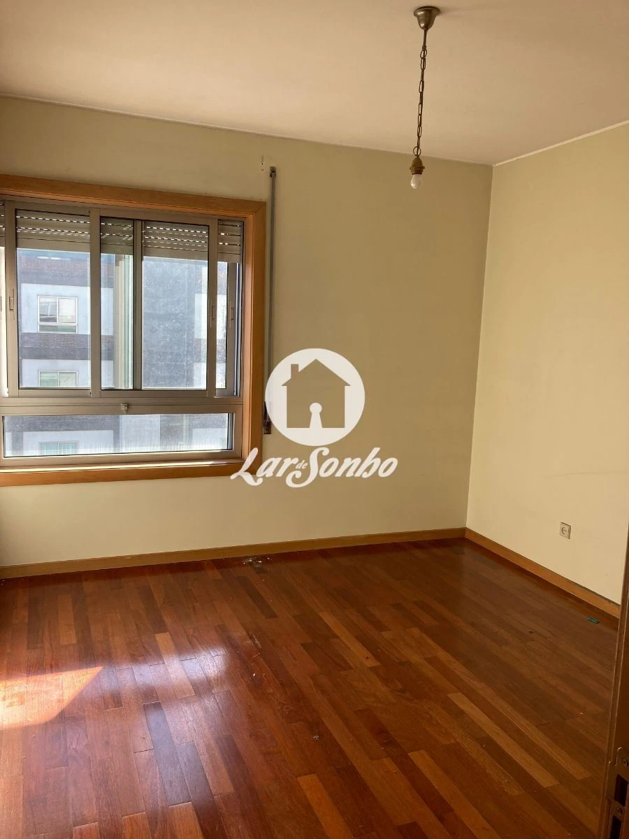 Apartamento T1 para Venda em Nogueira e Silva Escura Foto 4