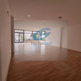 Loja para Arrendamento em Mafamude e Vilar do Paraíso