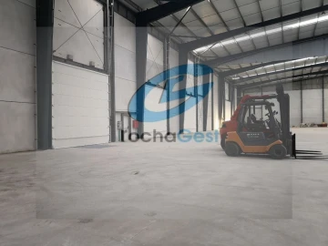 Armazém para Arrendamento em Lourosa