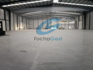 Armazém para Arrendamento em Lourosa