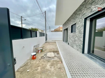 Moradia T3 para Venda em Fernao Ferro