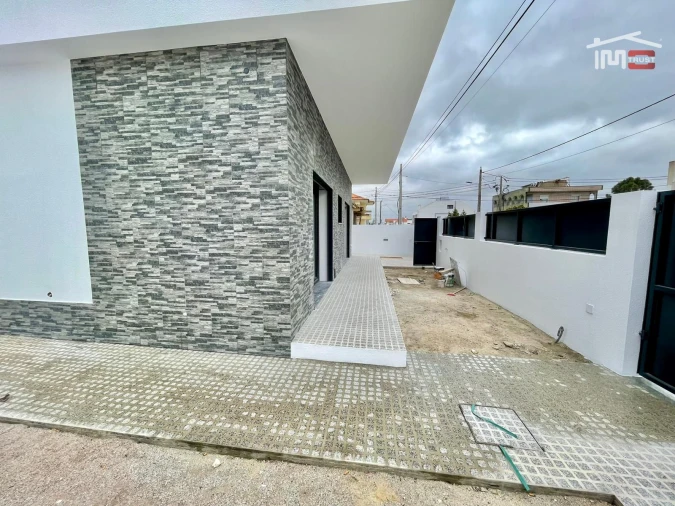 Moradia T3 para Venda em Fernao Ferro Foto 38