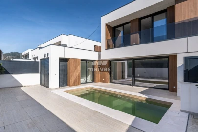 Moradia T4 para Venda em Turiz