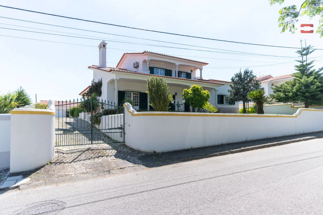 Moradia T4 para Venda em São João Baptista e Santa Maria dos Olivais Foto 1