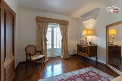 Moradia T4 para Venda em São João Baptista e Santa Maria dos Olivais