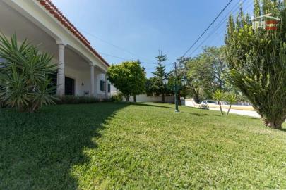 Moradia T4 para Venda em São João Baptista e Santa Maria dos Olivais